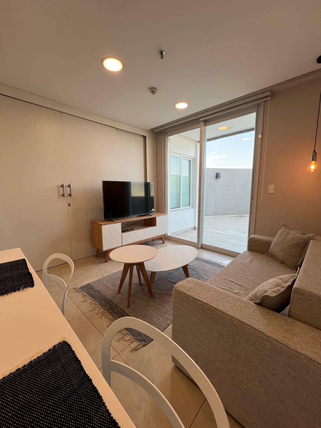 EN ALQUILER LOFT AMOBLADO EN YKUA SATI – 2