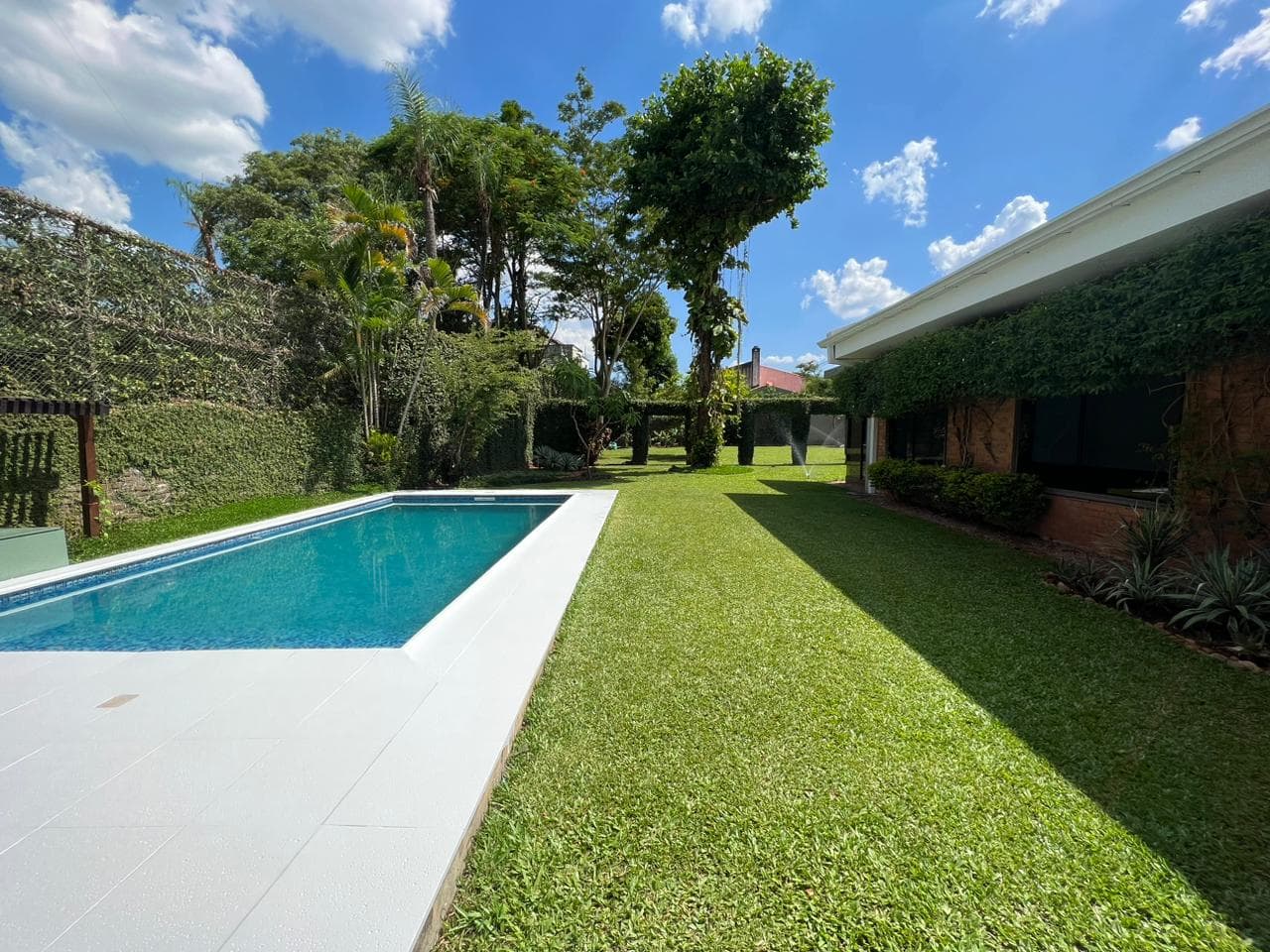 *HERMOSA CASA TODA EN UNA SOLA PLANTA ZONA PASEO LA GALERIA