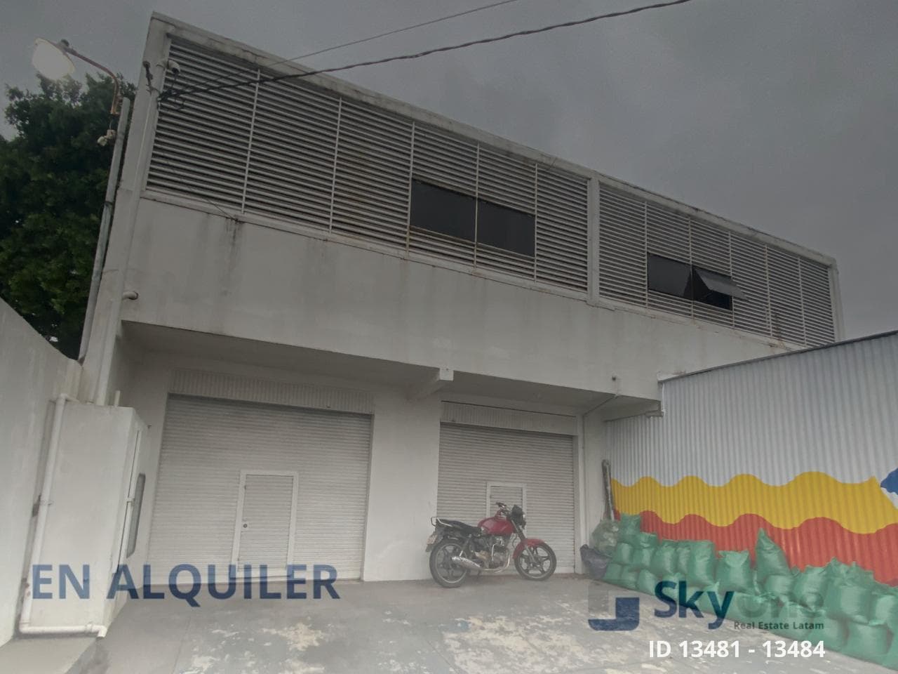 ALQUILER DE 2 SALONES COMERCIALES – FERNANDO DE LA MORA ZONA SUR.