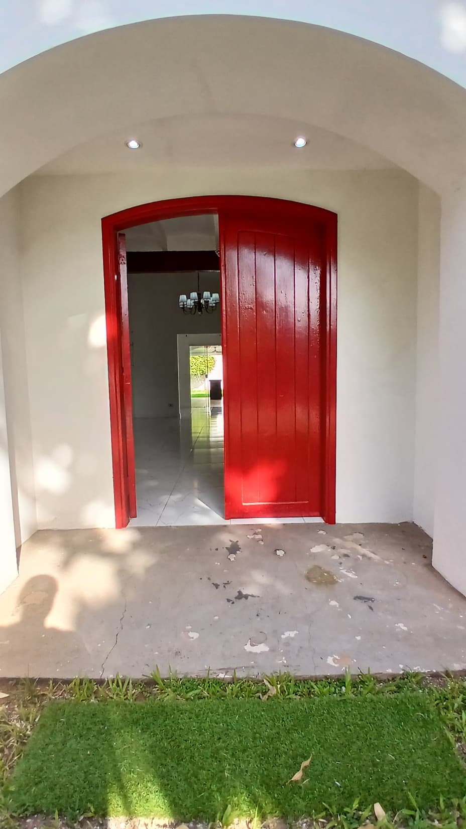 ALQUILO HERMOSA CASA DE UNA PLANTA EN LOS LAURELES – 2