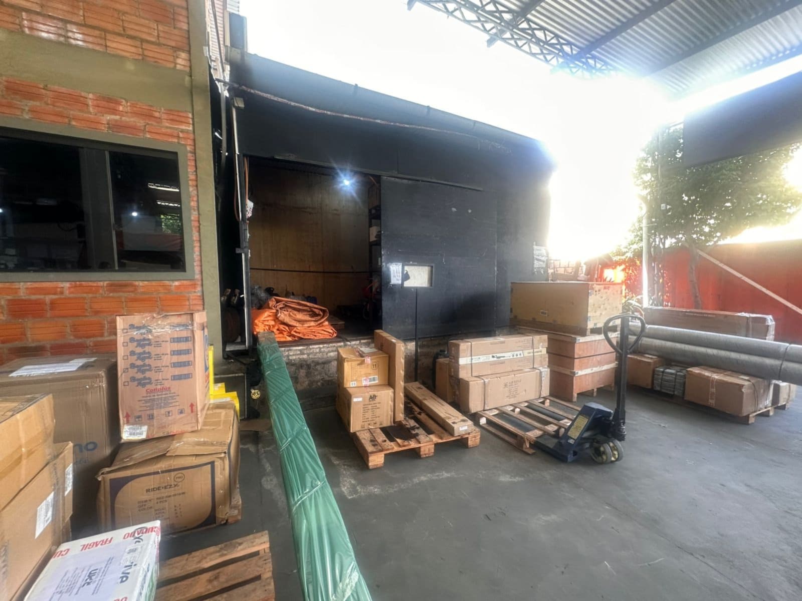 EN ALQUILER | DEPÓSITO CON OFICINAS – MÚLTIPLES USOS COMERCIALES – 2