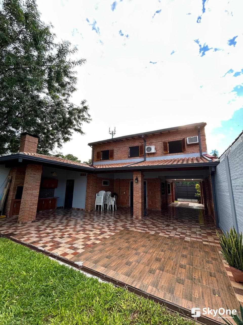 ALQUILO CASA EN EL BARRIO HIPODROMO DE ASUNCION