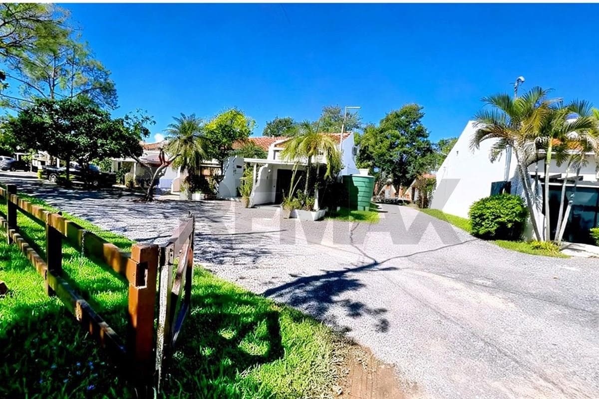 En Venta - Casa - San Bernardino, Cordillera, Paraguay