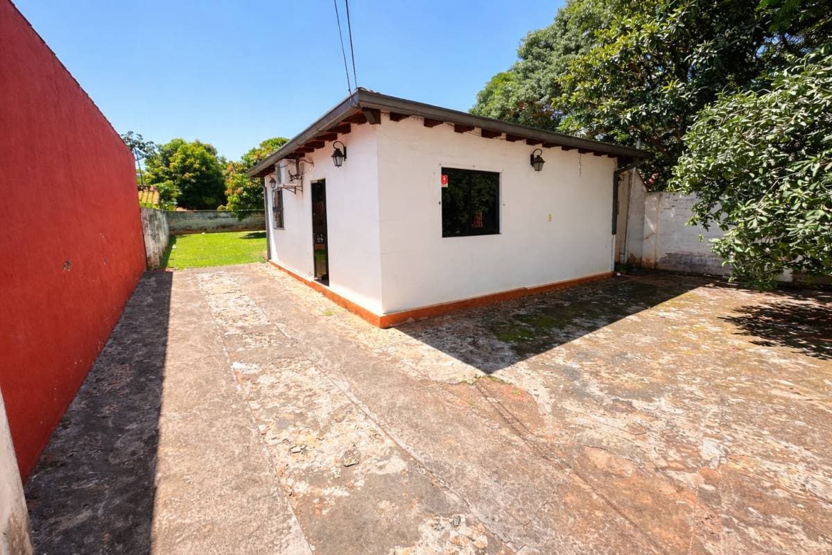EN VENTA A METROS DEL PALACIO DE JUSTICIA DE LUQUE – 2