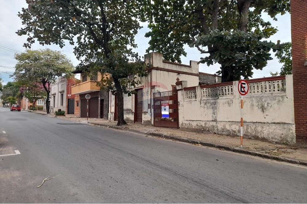 Amplio Terreno en venta. Bo. Dr. Francia Asunción – 2