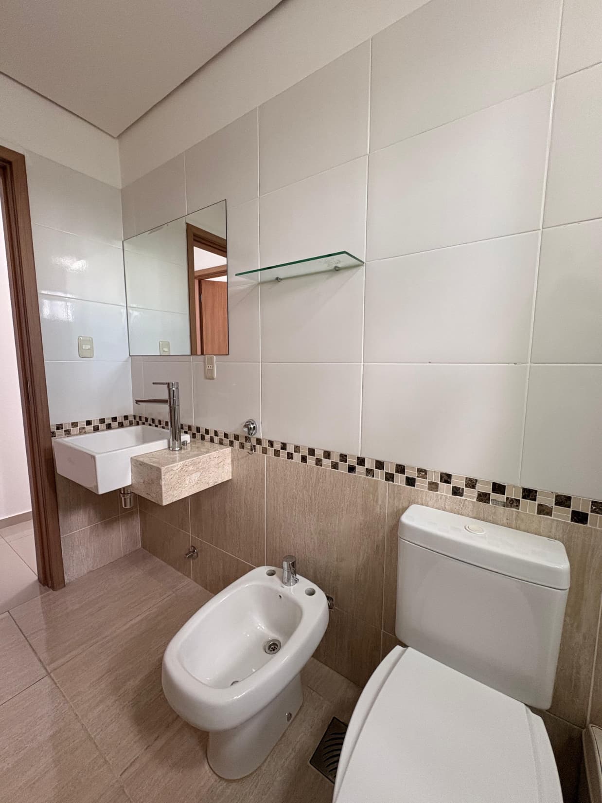 SANTÍSIMA TRINIDAD, EN ALQUILER, AMPLIO DEPTO DE 1 DORMITORIO. – 3