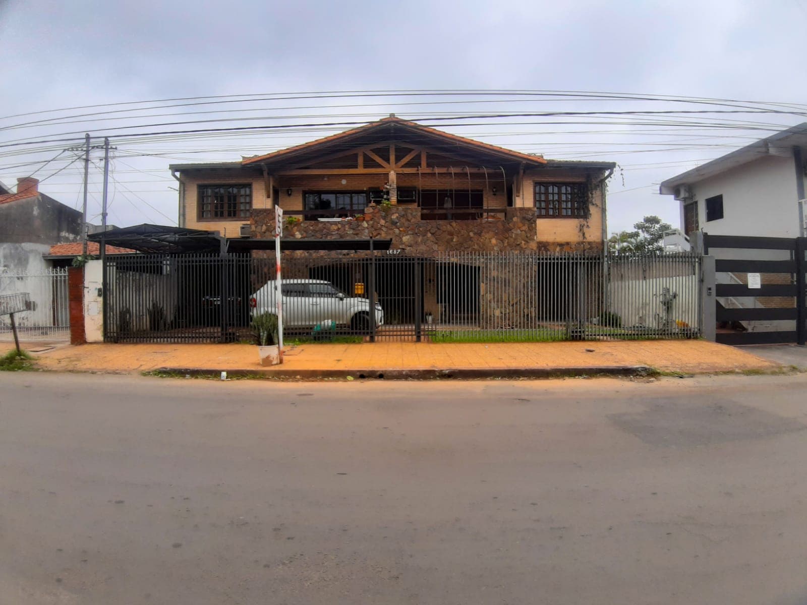 DÚPLEX CON AMPLIO PATIO EN ALQUILER – ZONA IPS CENTRAL