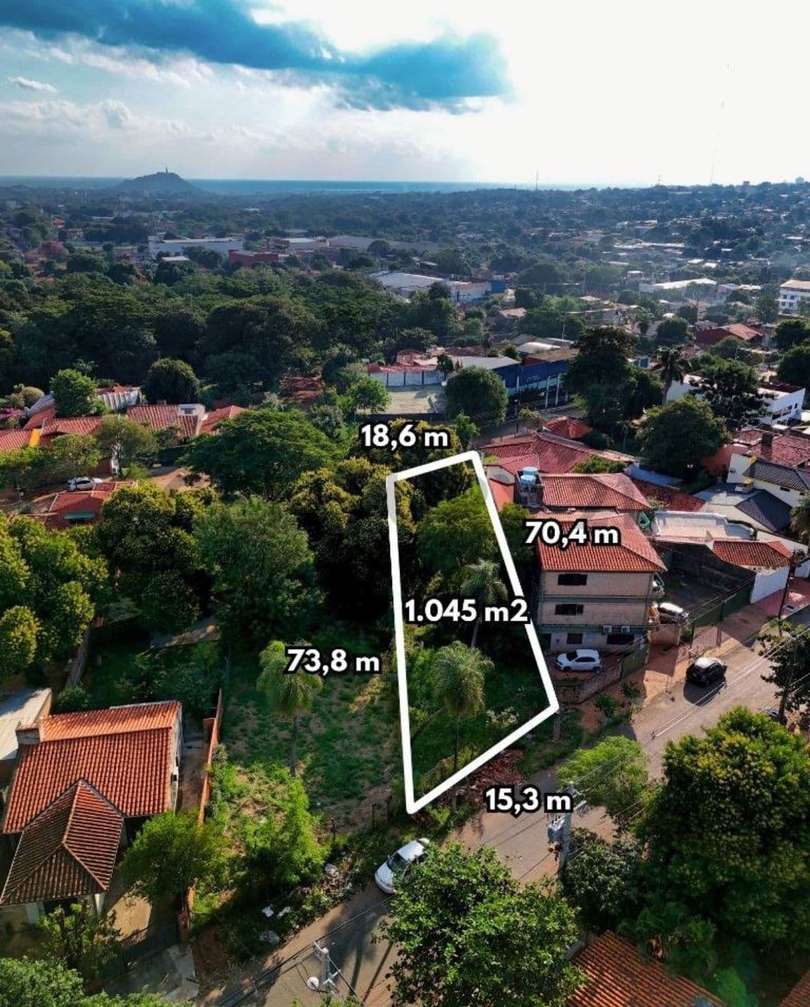 VENDO AMPLIO TERRENO CON SALIDA DE CALLE A CALLE ZONA CACIQUE LAMBARÉ – 2