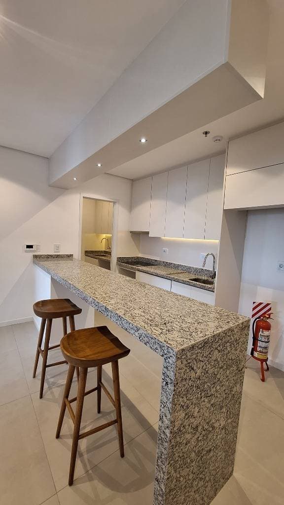 EN ALQUILER DEPARTAMENTO DE 1 DORMITORIO AMOBLADO – 2