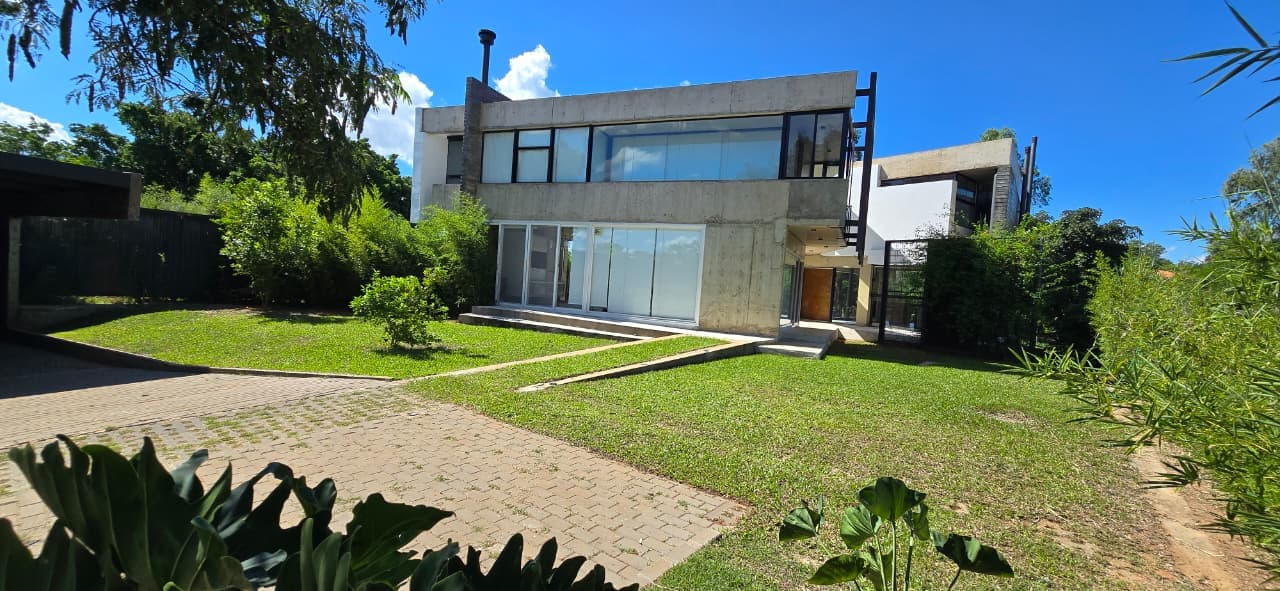 En Venta Residencia Estilo Contemporaneo Sobre Lago Ypacaraí – 3