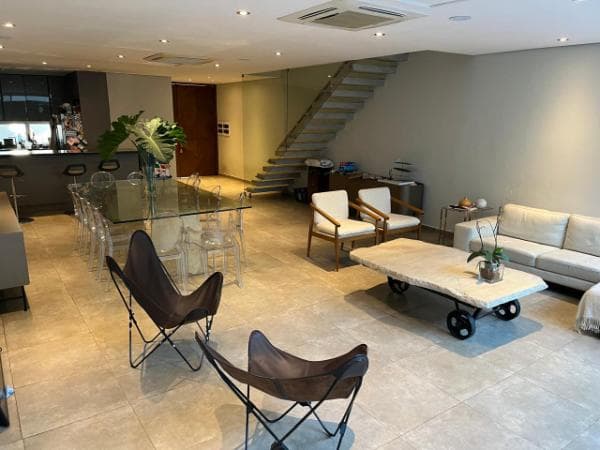 ALQUILER CASA EN BARRIO MBURUCUYA