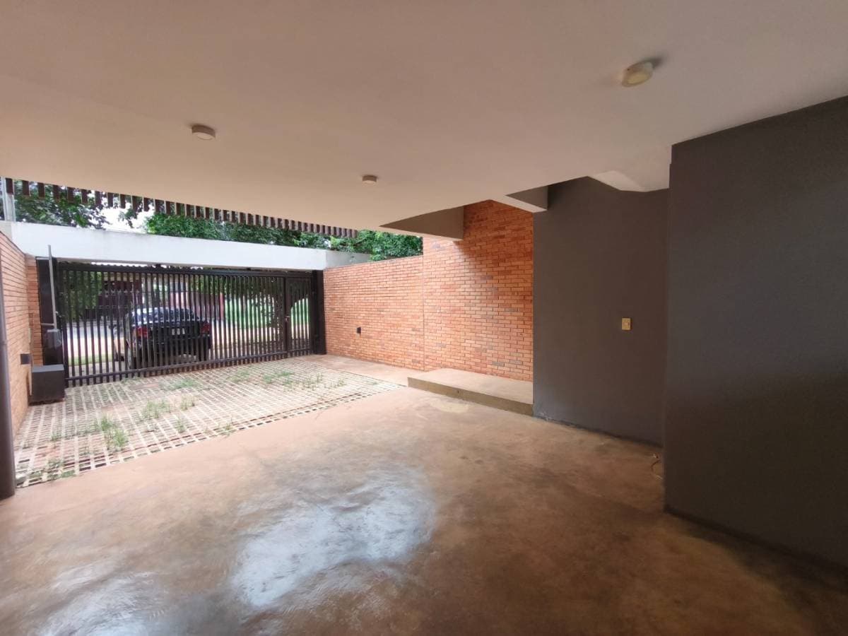 Alquilo Amplio y Moderno Duplex en Laurelty Luque – 3