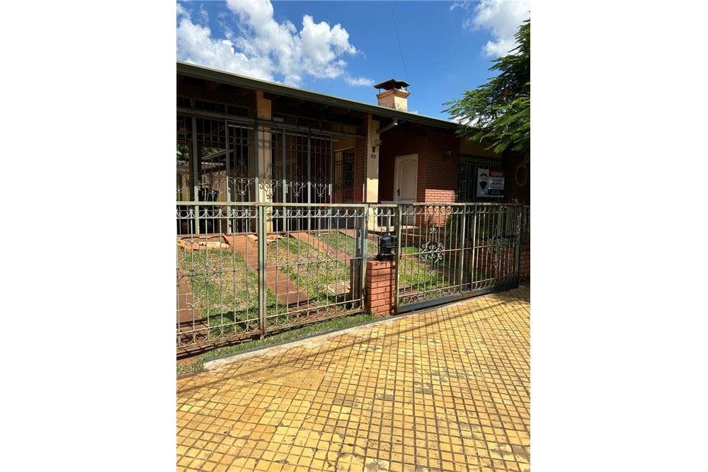 Vendo casa en Los Laureles