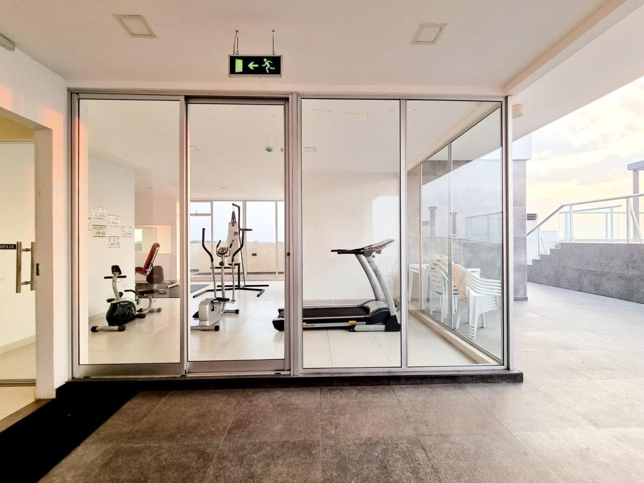 Departamento Amoblado en Alquiler, Edificio “Rembrandt” Los Laureles. – 2