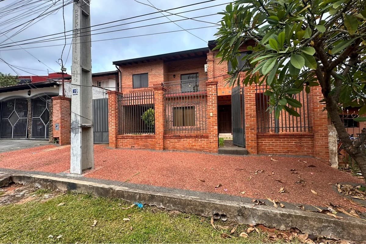 Alquilo casa en Lambare, barrio Kennedy