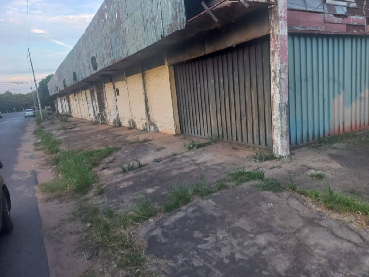 Tinglado en excelente ubicación estratégica en Luque.!! Para inversión. – 2