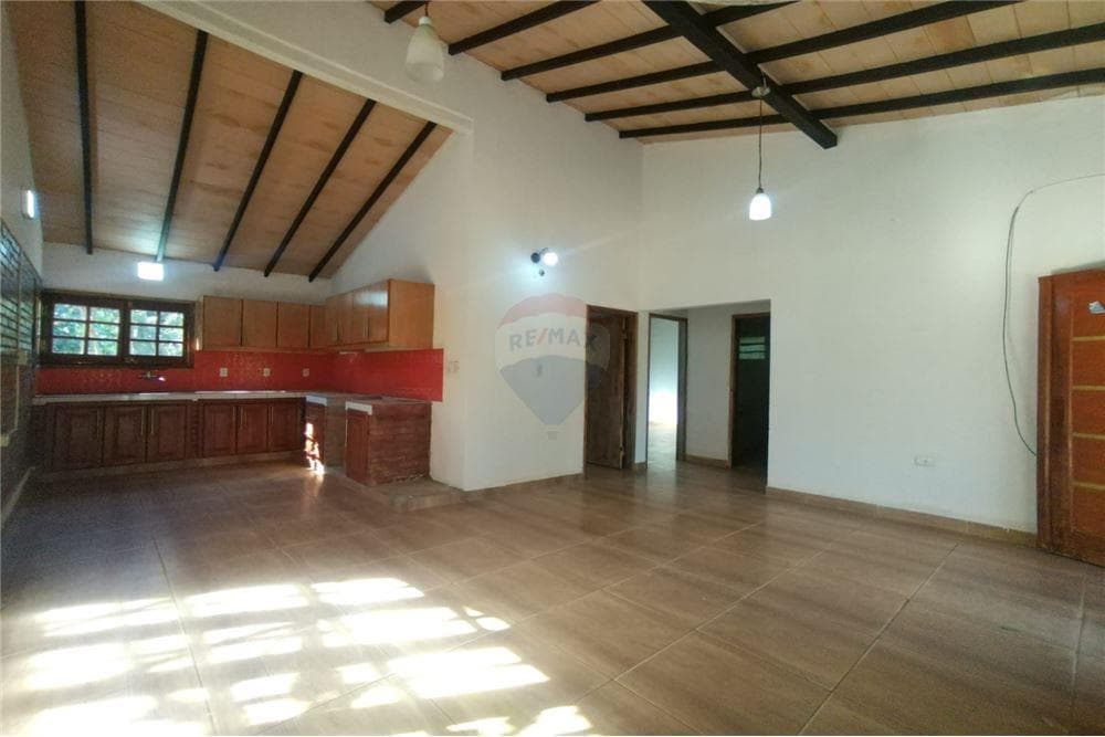 Vendo Casa con 4 terrenos en Guayibity 1 - Itaugua – 2