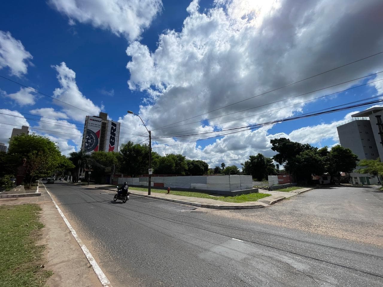 Alquilo espectacular terreno en esquina en Asunción 2.300m2
