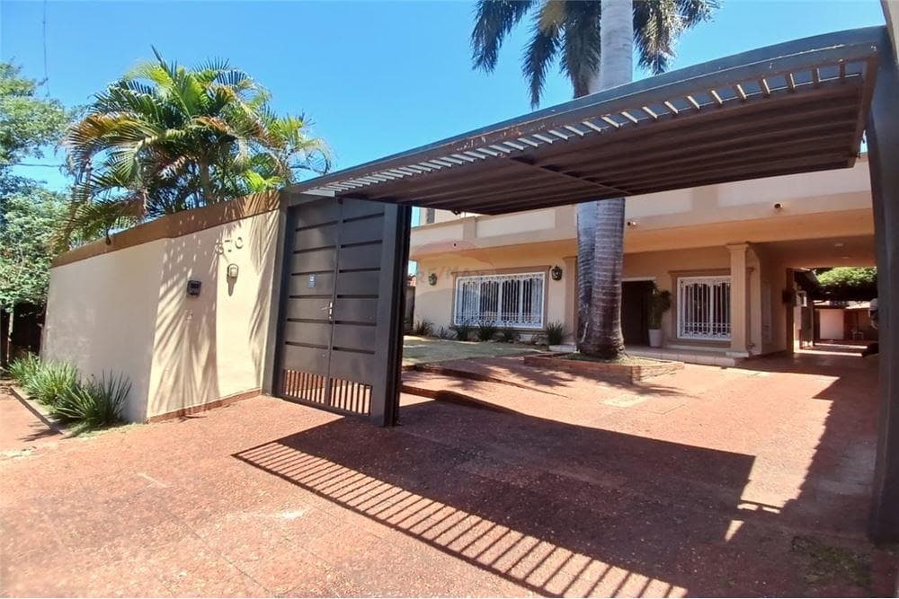 ALQUILO CASA PARA RESIDENCA U OFICINA CON 7 HABITACIONES EN SAN VICENTE