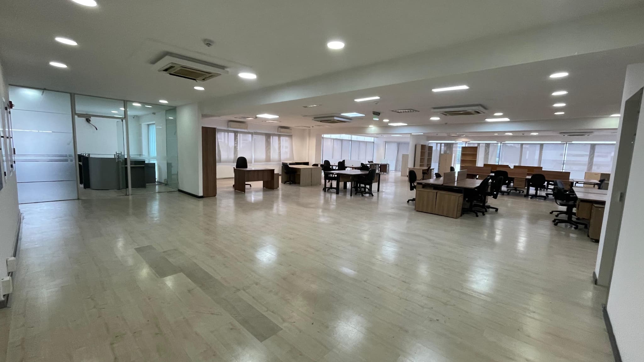 Alquilo Oficina de 300 m² Zona Ycua Sati cerca de Avda. Aviadores del Chaco