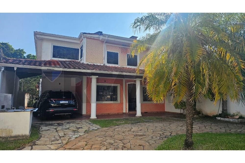 VENDO AMPLIA CASA EN EL BARRIO NAZARETH