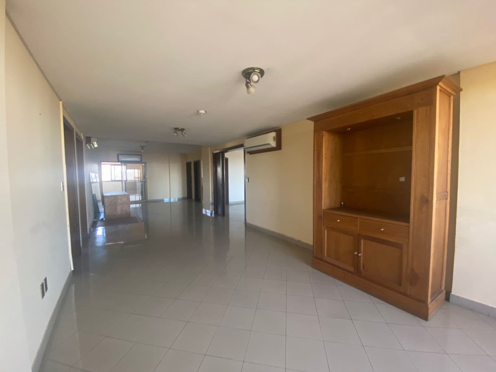 Vendo Penthouse, 7 Habitaciones, En 3 Niveles, Zona Colegio Internacional – 3