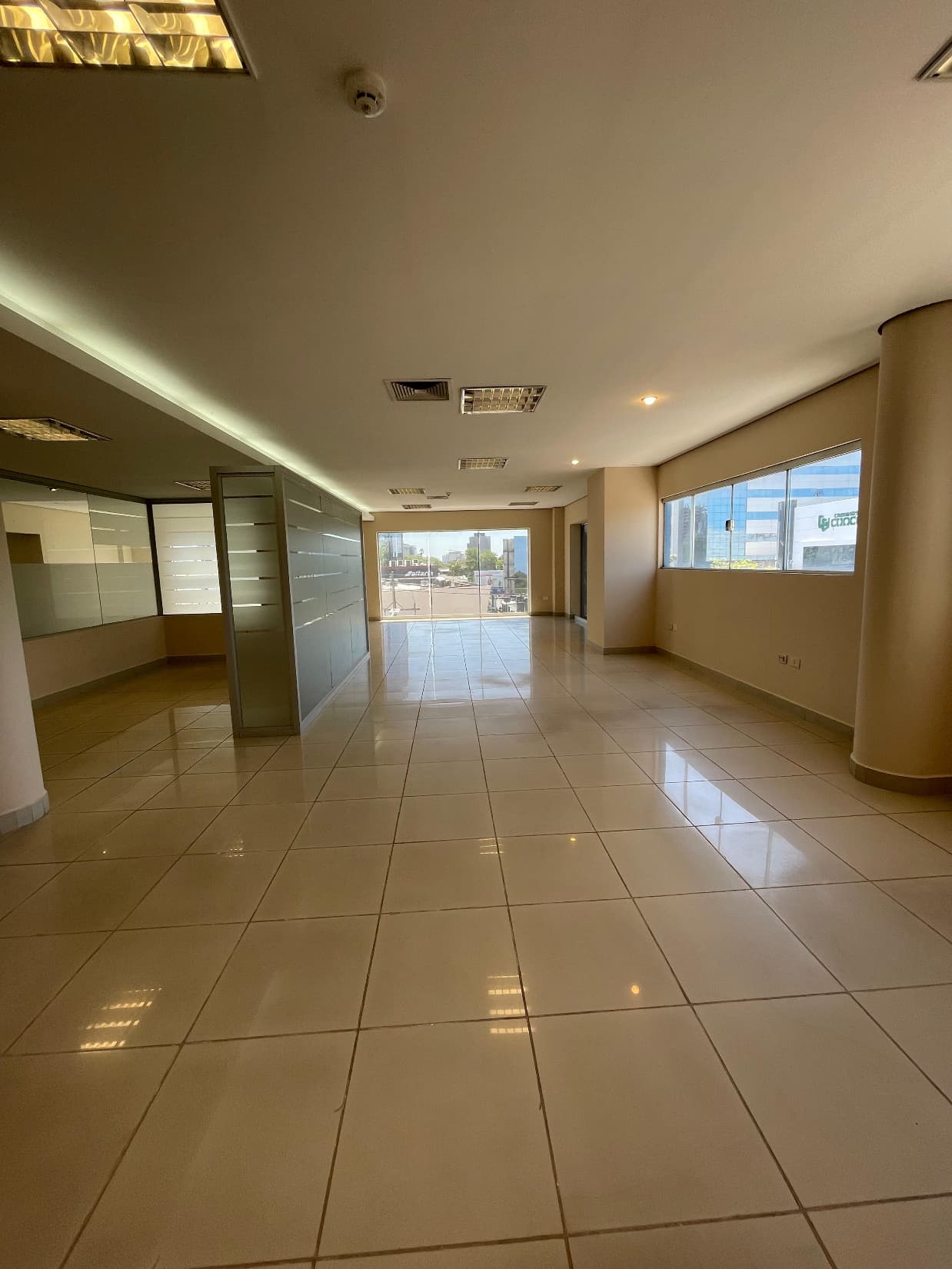 EN ALQUILER OFICINA CORPORATIVA DE 180 M2 SOBRE MCAL LOPEZ