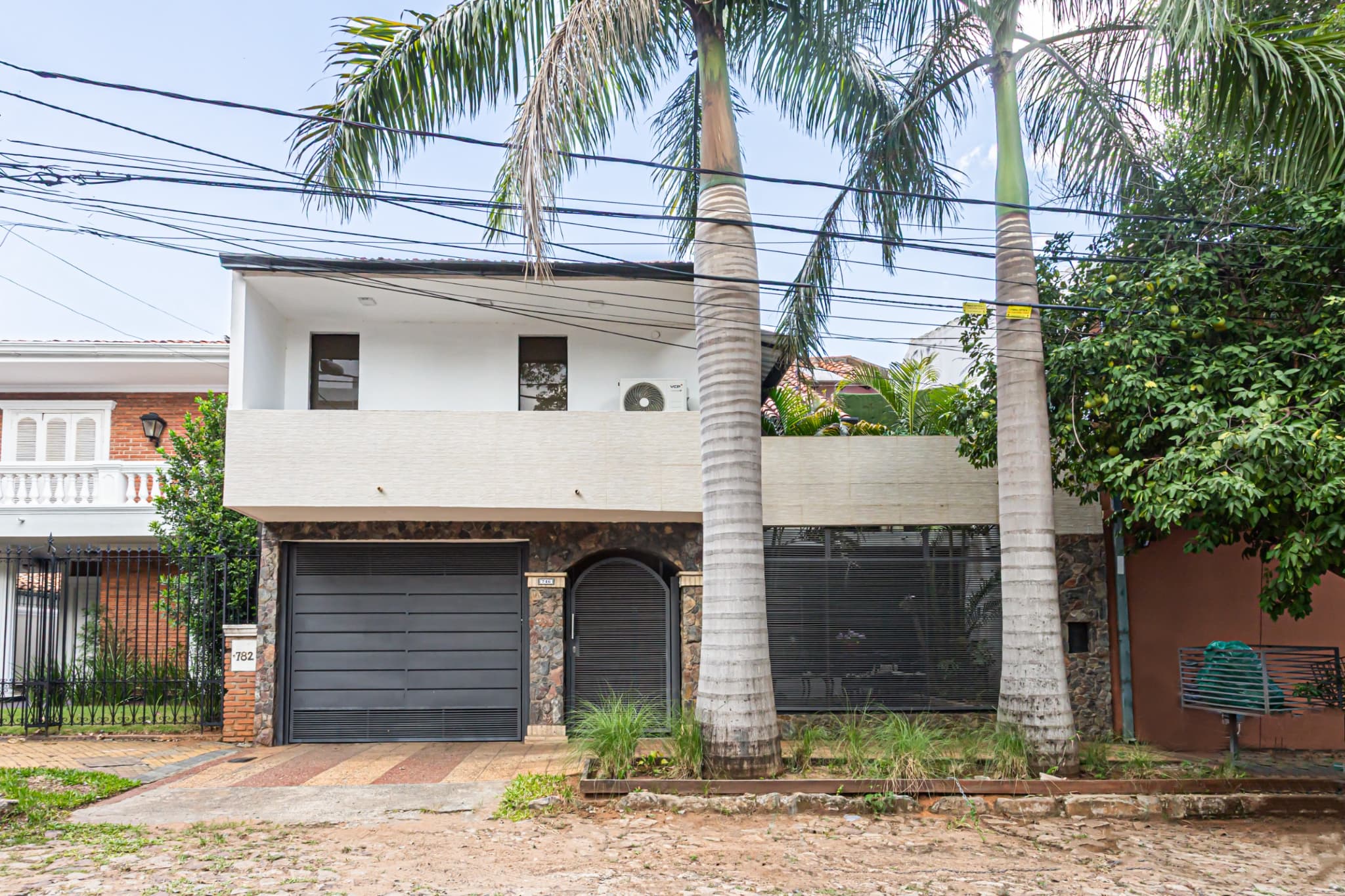 ALQUILO HERMOSA CASA AMOBLADA BARRIO MARISCAL - 3800 USD