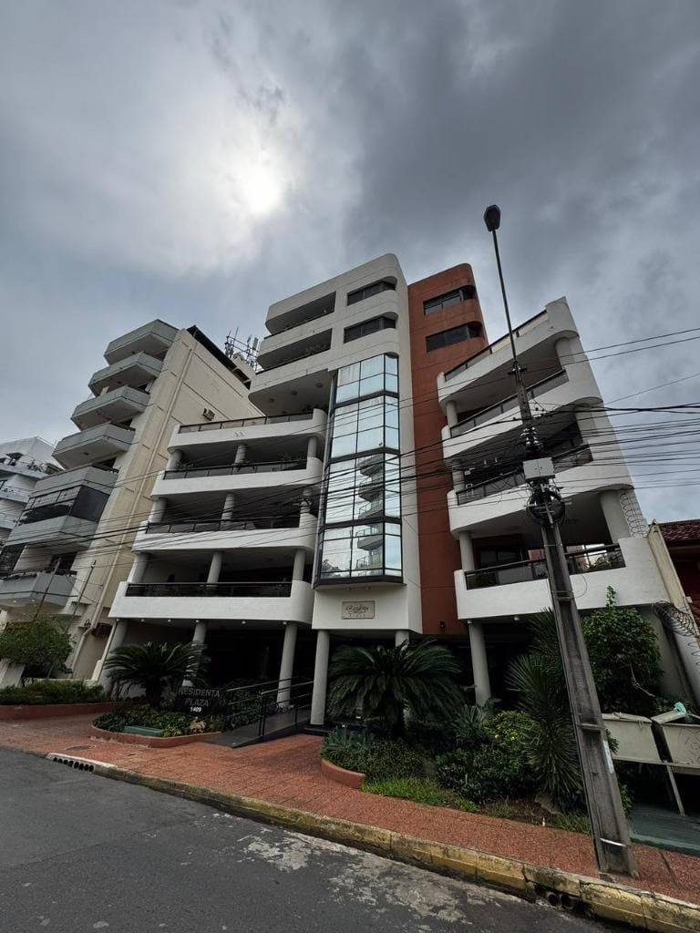 Departamento en Alquiler 3 dormitorios - Las Mercedes, Asunción