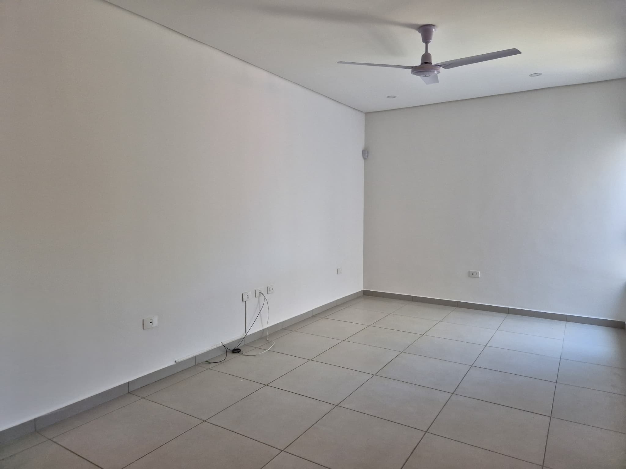 ALQUILO PRECIOSA CASA PAREADA (DÚPLEX) CON PISCINA – ZONA CONMEBOL – 3