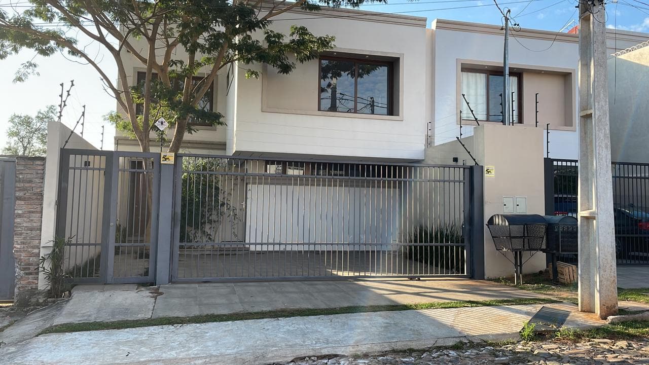 Alquiló Casa Moderna Pareada