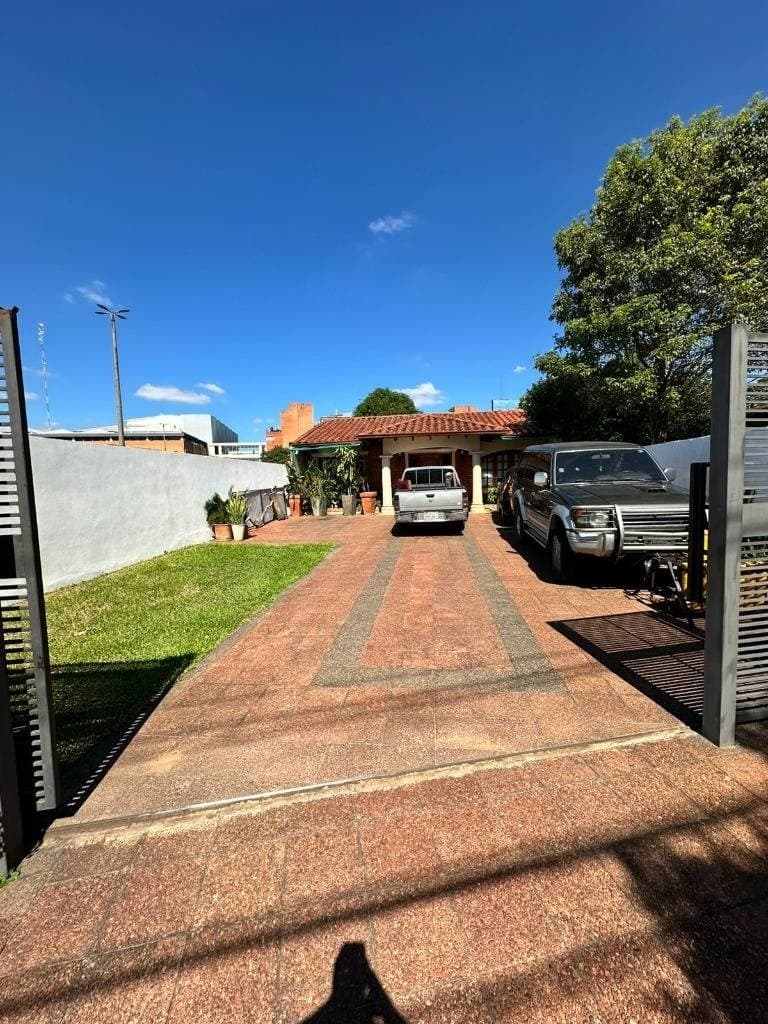 ALQUILO CASA PARA OFICINA O VIVIENDA DETRAS DEL SH. MULTIPLAZA