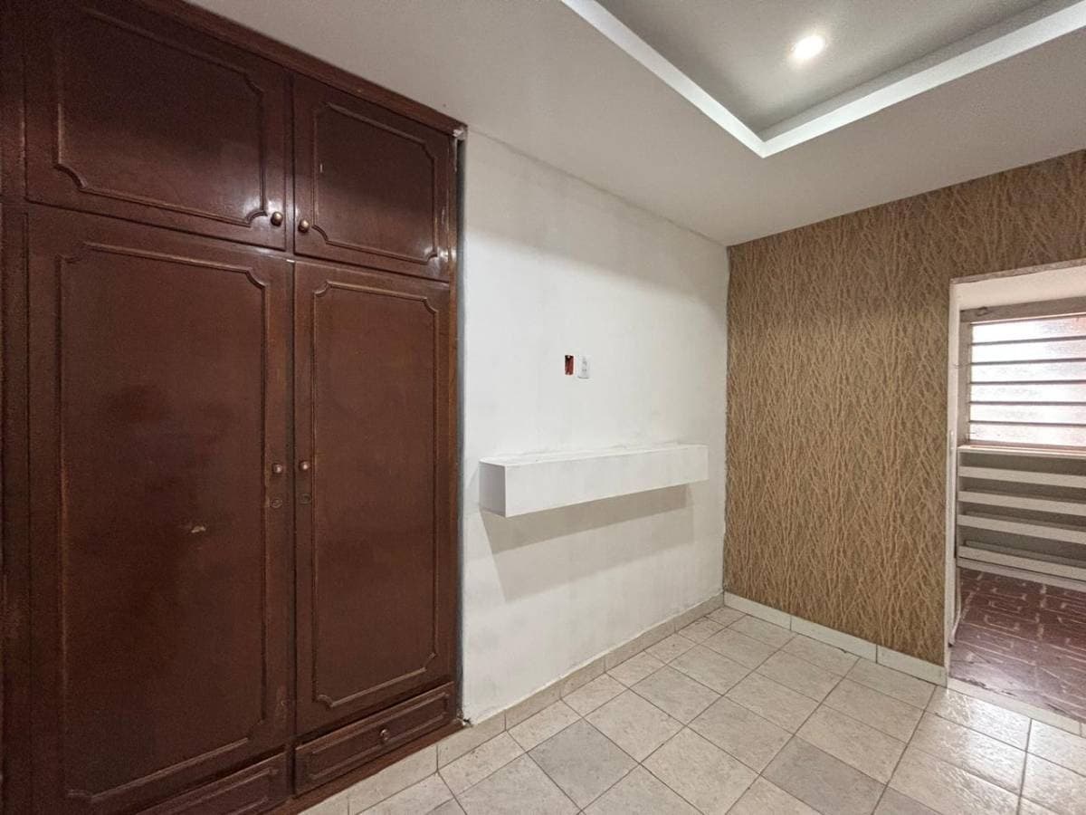 En Venta casa a demoler o refaccionar en Barrio Los Laureles. – 3