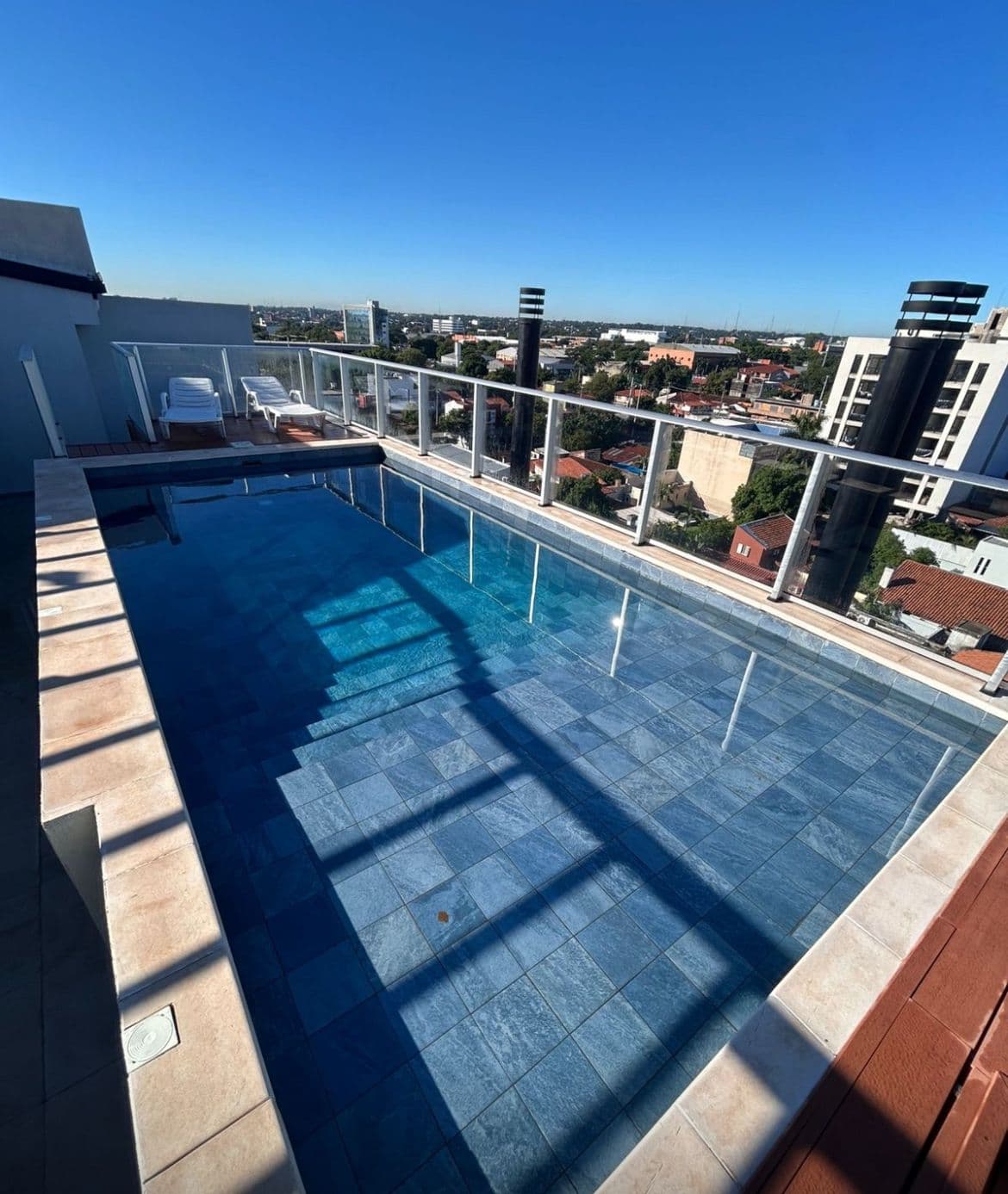 ALQUILER DE AMPLIO DEPARTAMENTO ZONA LOS LAURELES
