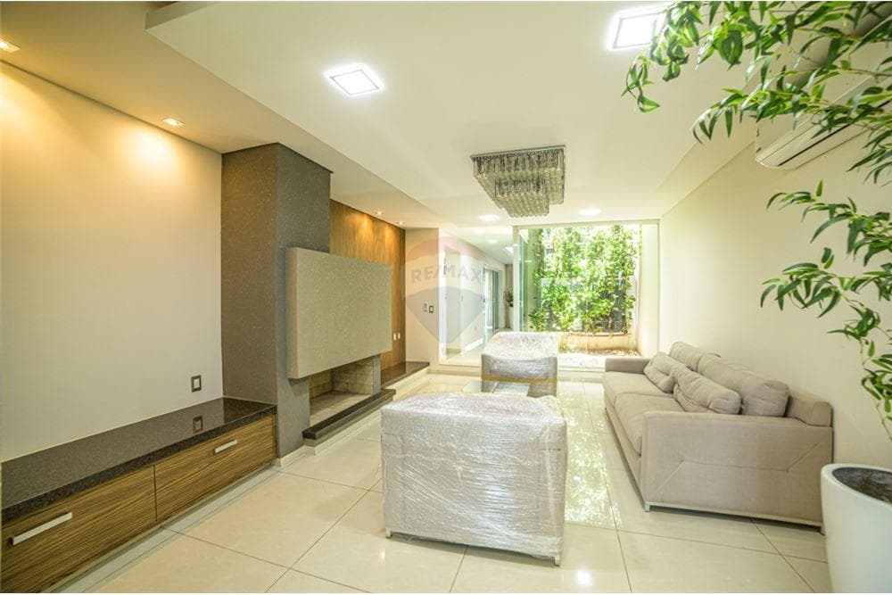Vendo Imponente residencia de 4 dormitorios en suite – 2