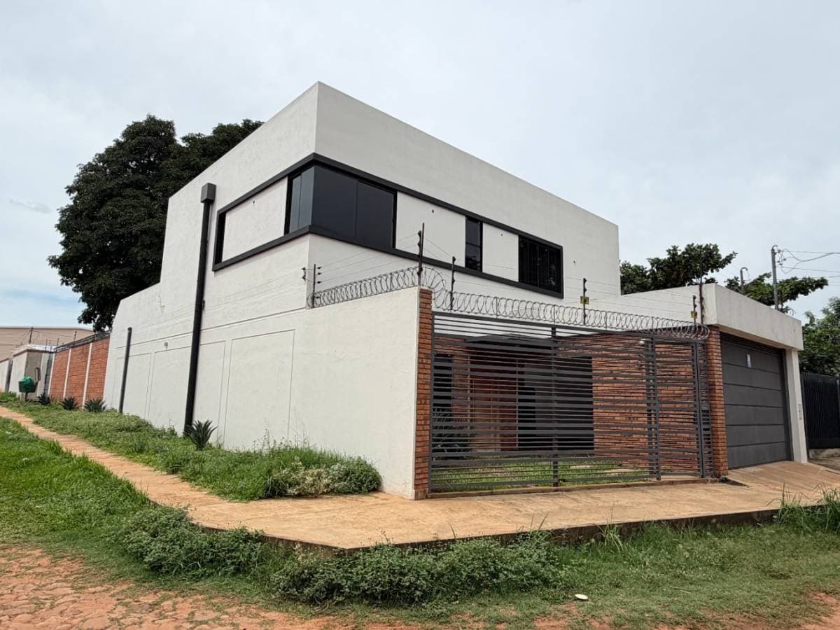 RESIDENCIA DE ESTILO MINIMALISTA – BARRIO MARÍA AUXILIADORA, MRA