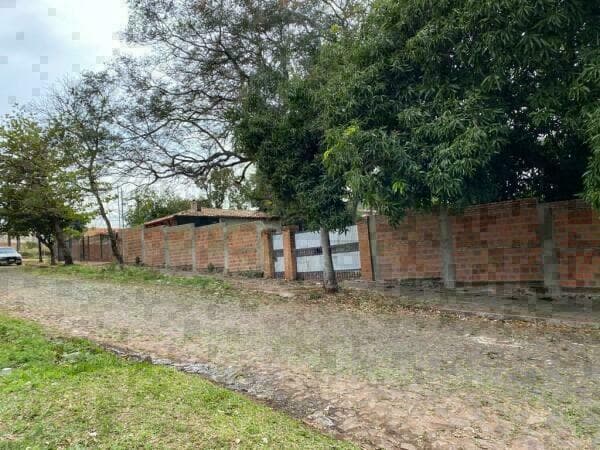 VENDO TERRENO AMURALLADO ZONA YACHT