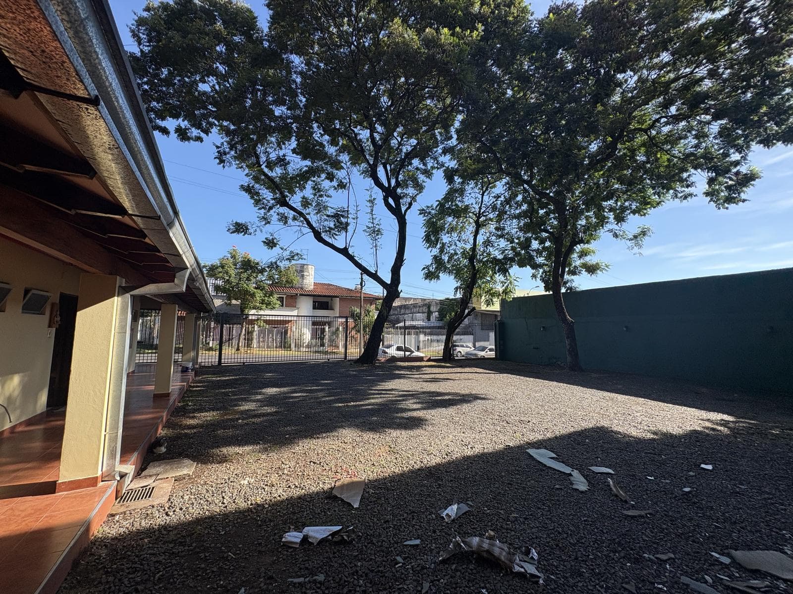 ALQUILO SHOWROOM, DEPÓSITOS Y OFICINAS EN FERNANDO DE LA MORA ZONA SUR – 2