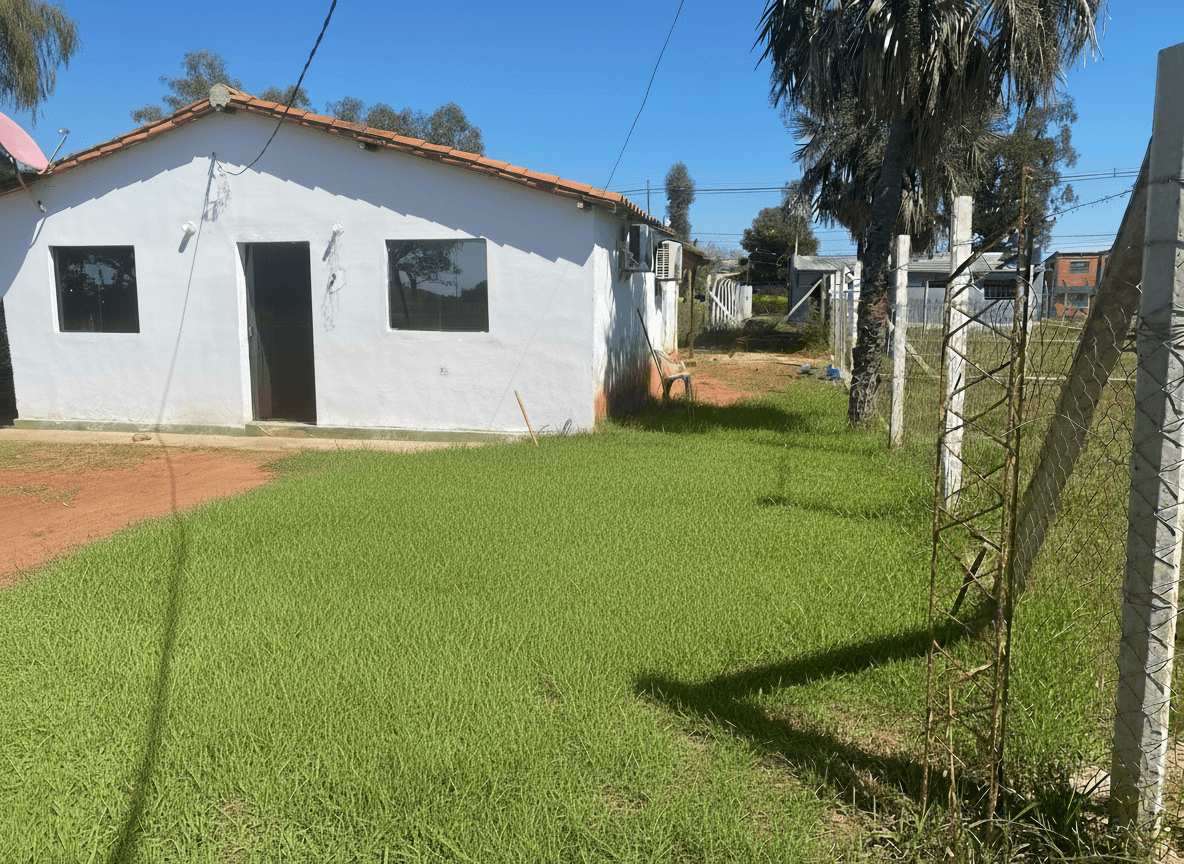 Casa espaciosa en terreno de 360 m2, a pasos de la Avda Costa Azul de Limpio, lista para mudarse. Disfrute de sala-comedor, cocina, dos dormitorios, baño completo y lavadero techado. ¡Precio inmejorable de 34,000 USD! – 2