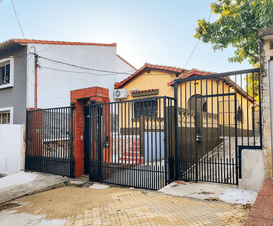 Exclusiva Residencia en Venta: A solo 350 metros del Palacio de Justicia – Inversión estratégica y estilo de vida privilegiado para profesionales y familias que buscan la máxima conveniencia en el corazón judicial de Asunción.