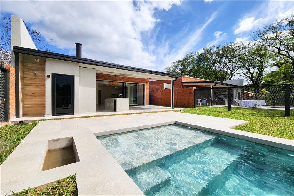 VENDO ESPECTACULAR CASA DE VERANO EN EL BARRIO VILLA DELFINA EN SAN BERNARDINO