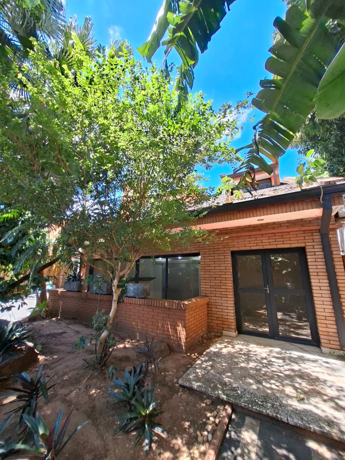 Casa En Venta, Residencia A Remodelar, Barrio Mcal. Estigarribia – 2