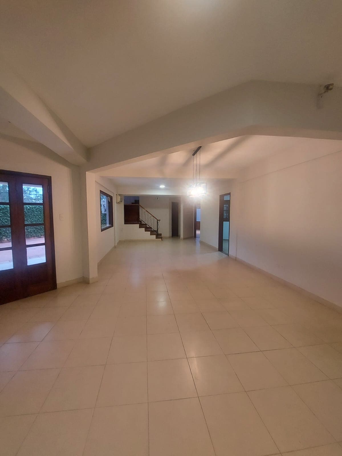 ALQUILO CASA C / PISINA EN PEQUEÑO CONDOMINIO EN BARRIO MCAL. ESTIGARRIBIA