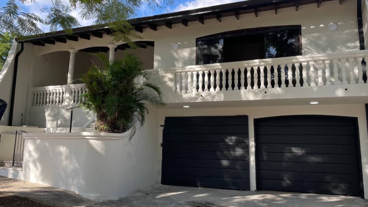 ALQUILO CASA CON ESTILO CLASICO RENOVADO, ZONA AVDA PERON