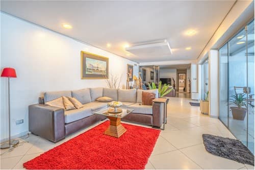 ALQUILO AMPLIA RESIDENCIA EN LAMBARE – 2