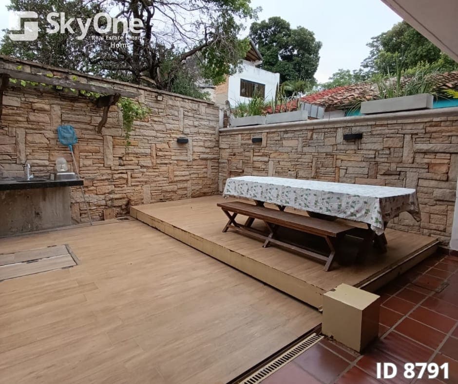 HERMOSA CASA EN VENTA BARRIO LAS MERCEDES – 2