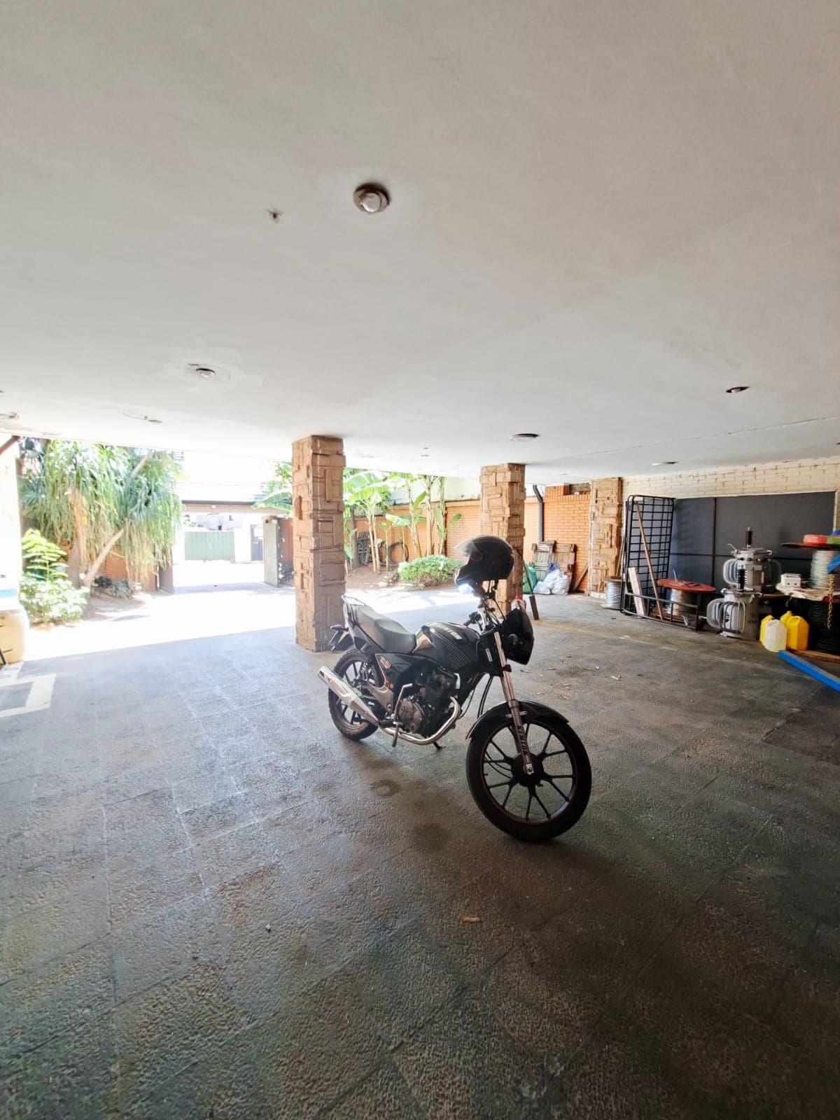 Casa En Venta, Residencia A Remodelar, Barrio Mcal. Estigarribia – 3