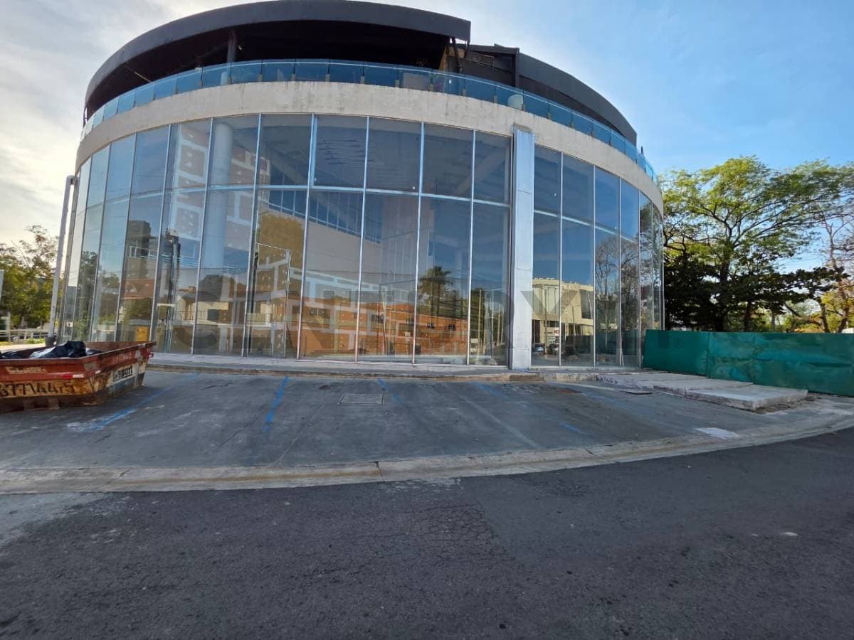 Alquiler de Local Comercial en Paseo Los Árboles 750m2