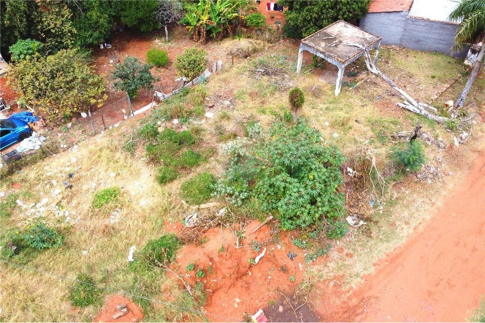 Terreno en esquina, B° Mbocayaty – 2
