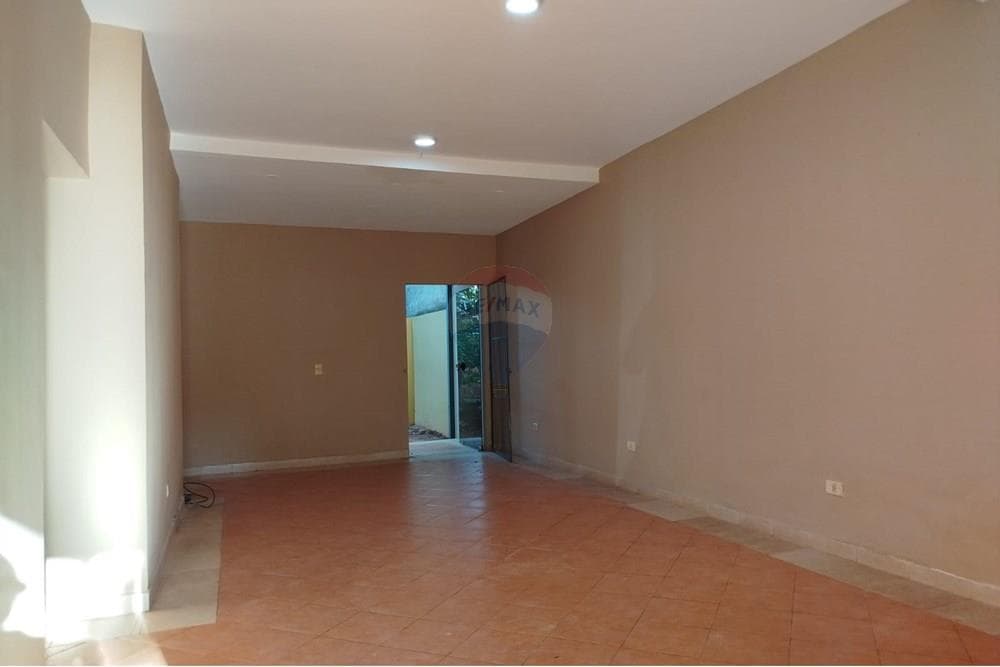 CASA EN ALQUILER - LAMBARÉ, BARRIO VALLE APU´A – 2